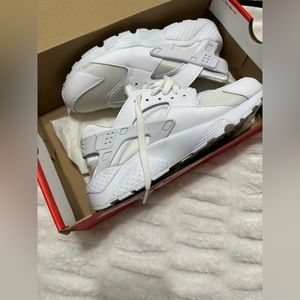Nike Air Huarache (or size 7 in youth) worn once